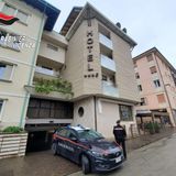 Caos in hotel: pregiudicato trentenne semina il panico e aggredisce il gestore