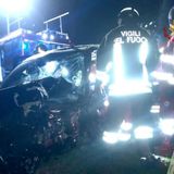 Auto esce di strada nella notte in viale Vicenza: ferito il conducente