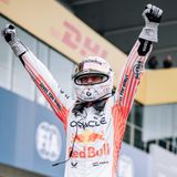 F1, Verstappen trionfa in Giappone. Quarto Leclerc, di Antonelli il giro più veloce
