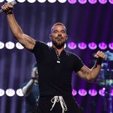 Ricky Martin: l'icona Latina agli MTV VMAs 2025, ricordando il successo di Livin’ la vida loca