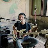 La musica dal “basso” (di Davide Pezzin) vola in alto. Suonando Ligabue e De Andrè