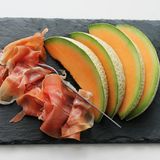 Melone: proprietà, benefici, valori nutrizionali e consigli per consumarlo al meglio