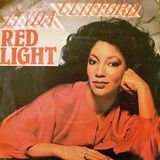 Linda Clifford: la cantante e attrice americana che, negli anni 70 e 80, divenne famosa nei generi R&B e Disco. Come con la hit "Red Light".