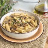 Pasta con crema di patate provola e funghi