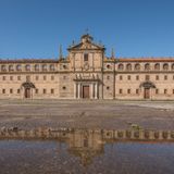 El pueblo para ver uno de los monumentos más impresionantes de Galicia y uno de sus paisajes más increíbles