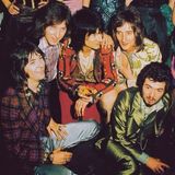 Faces. La band inglese scioltasi 50 anni fa e che nel 1971 pubblicò "Stay with Me", cantata da Rod Stewart e con la chitarra di Ronnie Wood.