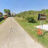 Giallo sull’anziana trovata morta fuori casa in una pozza di sangue