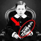 1904 Portrait Discovered _ Experts Shocked When Zooming In on the Toy