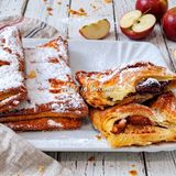 Sfogliatine mele e amaretti con uvetta in 5 minuti