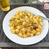 Gnocchi con crema di zucchine e pancetta croccante