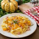 Spaghetti pancetta e zucca: la ricetta autunnale cremosa, veloce e super golosa