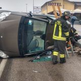 Scontro fra due auto in via del Melaro: feriti due automobilisti