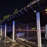 Incendio al tetto di un magazzino in strada Gogna: nessun ferito