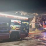 Esplosione e incendio nel deposito, vigili del fuoco chiamati in forze per l’emergenza – VIDEO