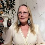 Family's That Flee From Haunted Homes, Ghosts, Hunchbacks & Vampires