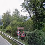 Mistero a Gisbenti: involucro sospetto e odore nauseante, indagini in corso