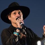 Las noticias de Herrero: Johnny Depp dona 65.000 dólares a una asociación musical afectada por la Dana