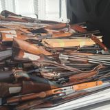 Arsenale di vecchi fucili e pistole da rottamare avviati allo smaltimento dalla Questura