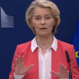 Von der Leyen: “Serve un’età minima per l’accesso ai social”