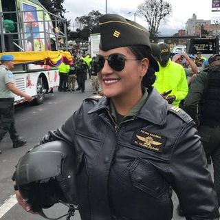 “Salía a entregar pedidos en mi hora de almuerzo”: piloto policía que pasó a fabricar cosméticos