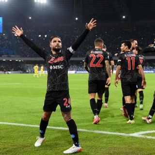 Il Napoli riprende a correre e resta primo col Milan: tris al Bologna