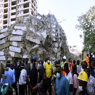 Breaking News : High-Rise Building Collapses In Ikoyi, Lagos
