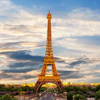 Stare in fila a Parigi