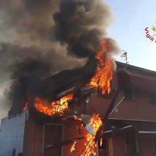 Esplosione e incendio in una villetta nel padovano: morta una donna, feriti marito e figli