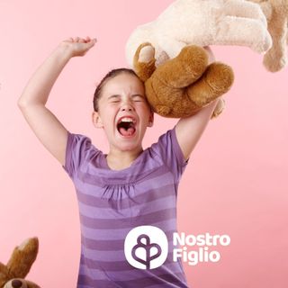 Perchè i bambini lanciano gli oggetti