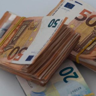 'Non vi faccio da serva', Sara rifiuta la paga da fame