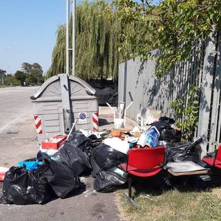 Nulla di fatto al vertice Prefetto-Ava: continua lo sciopero Usb, raccolta rifiuti a rischio da settembre