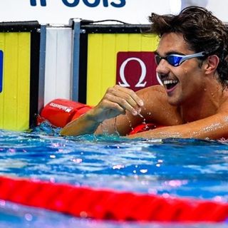 Nuoto, nuovo record italiano “in corta” per Ceccon nei 100 dorso e tris di medaglie a Berlino