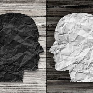 I 5 meccanismi che generano polarizzazione sui social