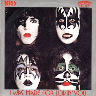 Kiss: parliamo della rock band newyorkese e della loro iconica hit "I Was Made For Lovin' You" del 1979.