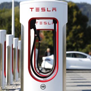 Tesla apre la rete supercharger a chi non ha una Tesla