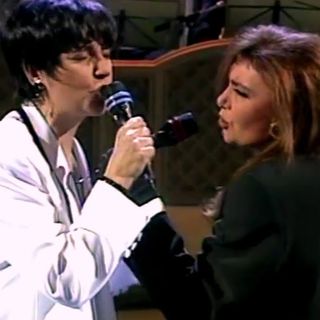 Sanremo Story - i duetti: parliamo di Mia Martini e Loredana Bertè. Nel 1993, al Teatro Ariston, le sorelle cantarono "Stiamo come stiamo".