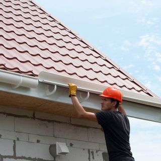 What You Should Know About Hiring A Carpenter Or Roofer?