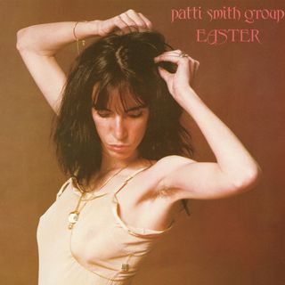 Patti Smith ha ricevuto le chiavi della città di New York dal sindaco uscente Bill de Blasio. Parliamo poi del brano "Ghost Dance" del 1978.