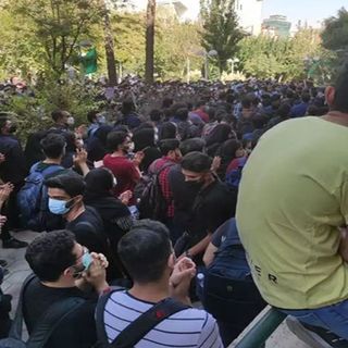 گفتگوی سیاسی هفته -چه شد که سراسر ایران بار دیگر لرزه برحکومت خامنه ای انداخت-صلاح عبدالله نژاد