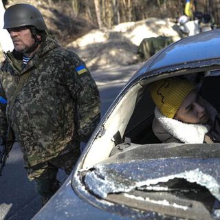Raid su Kiev, esplosioni in zona residenziale