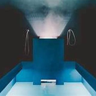 piscina privata.new electronic aesthetics.