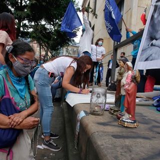 Verdadeiro assassinato de fetos na Colômbia com permissão de aborto até 24 semanas