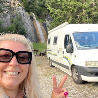 Lucy B (Blondie_with_a_van)