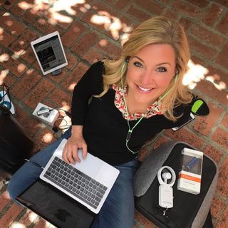 Tech Expert and Columnist Jennifer Jolly shares some great deals on #ConversationsLIVE ~ #giftfiving @jenniferjolly #techie #cybermonday