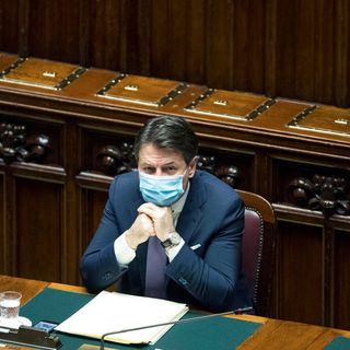 Gli errori e le correzioni di Conte sul nuovo Dpcm