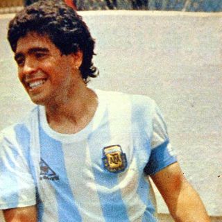 #44 - Maradona RIP / put so. on a pedestal