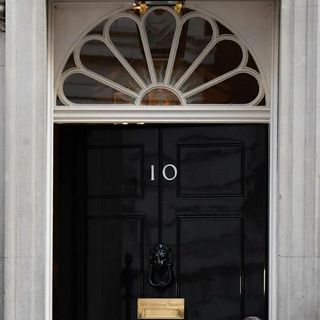Nuovo scandalo a Downing Street: un party la sera prima dei funerali del principe Filippo