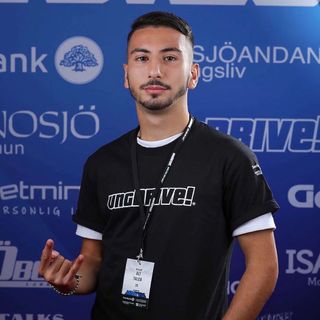 Ali Taleb förklarar UngDrive på Trainstation