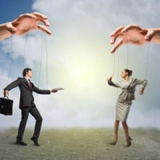 Selective memories as manipulation