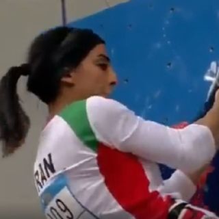 L'atleta senza velo acclamata al rientro in Iran